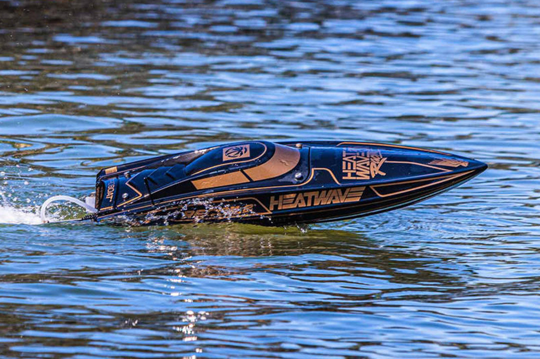 Heat Wave X Horizon Hobby Recoil 2 Remote Controlled Boat - 26 Inch